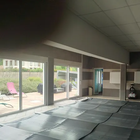 Fils Et Cotons Piscine Intérieure Chauffée à L'année Et Sauna Privé